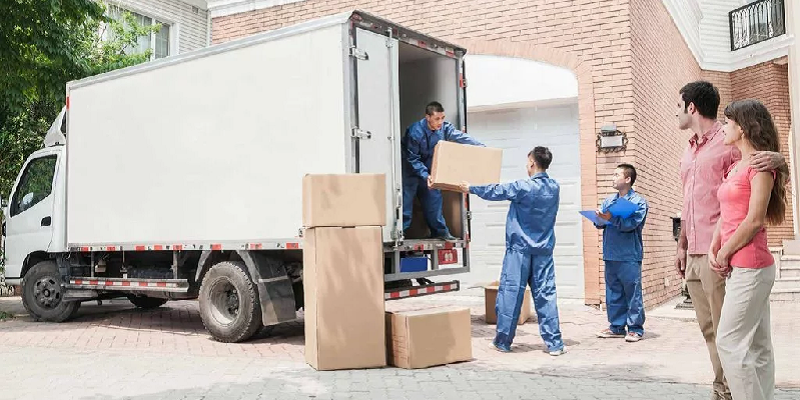 грузовик для перевозки мебели